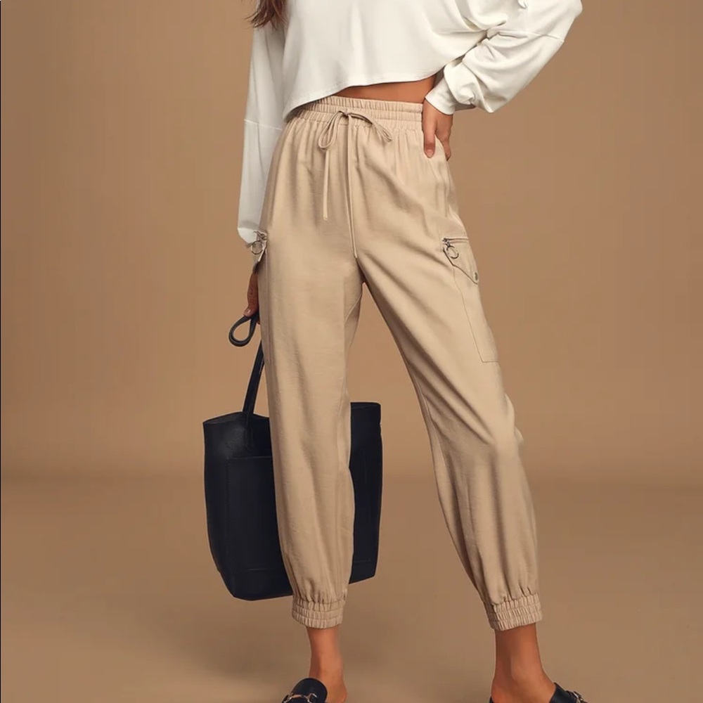 Lulu’s Tan Khaki Cargo Joggers